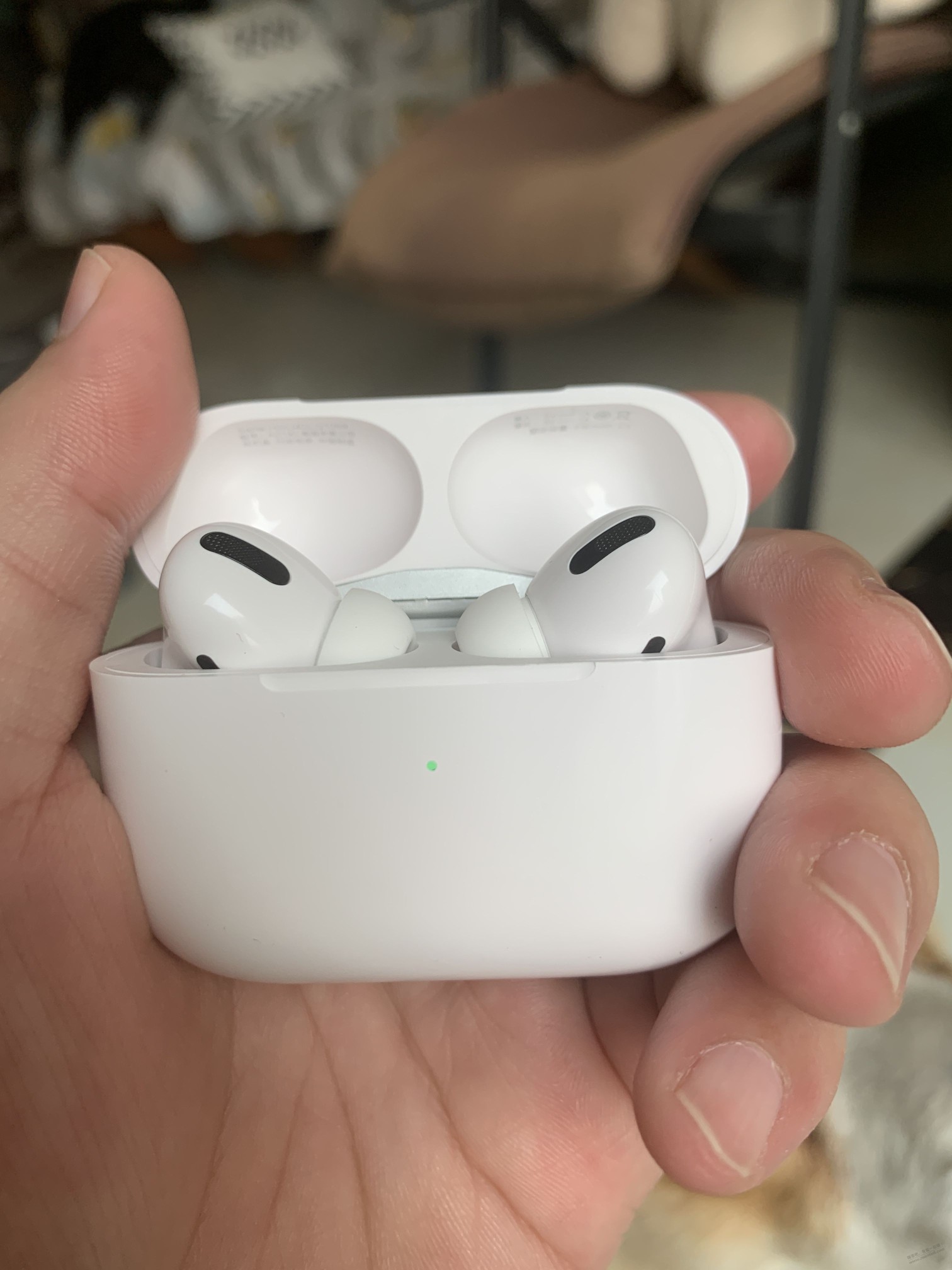 兄弟们，帮忙鉴定下这个airpods pro真假