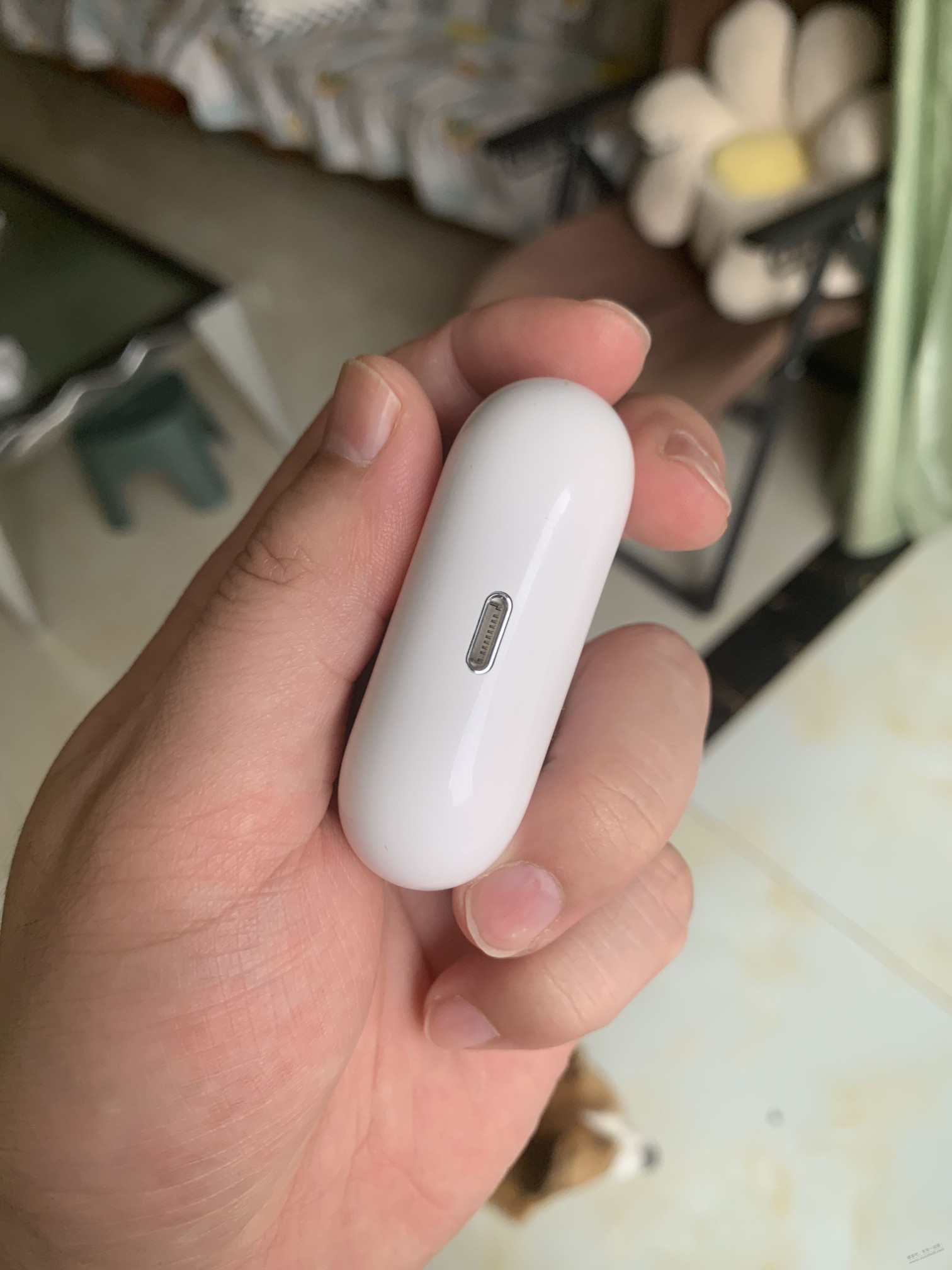 兄弟们，帮忙鉴定下这个airpods pro真假