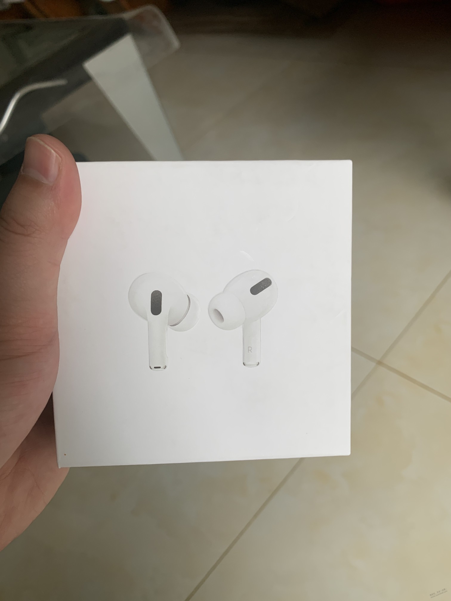 兄弟们，帮忙鉴定下这个airpods pro真假