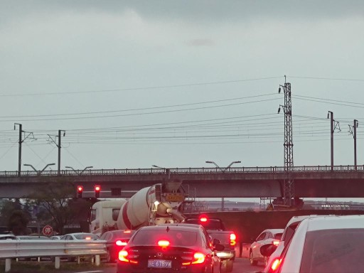 满城风雨近重阳